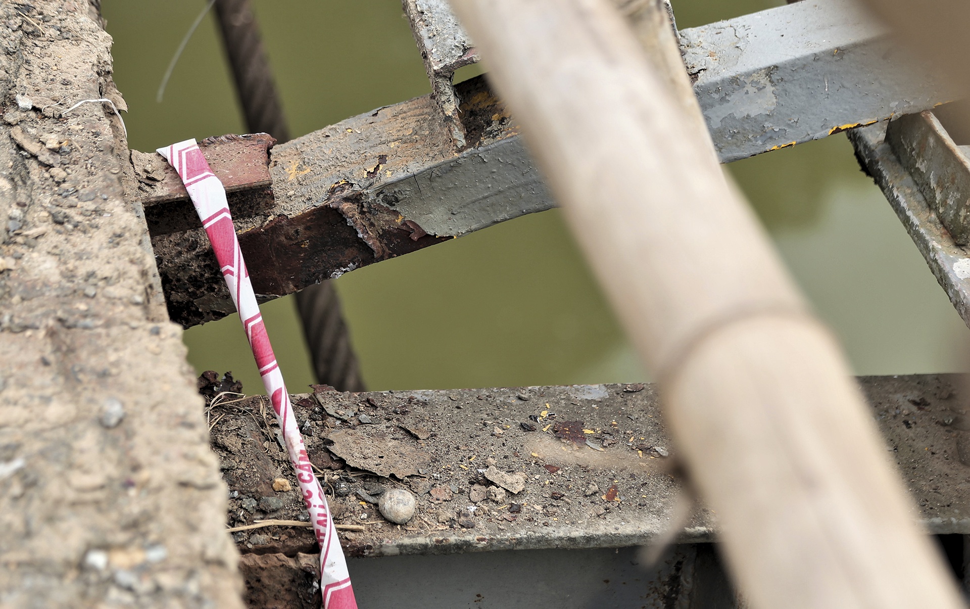 oto roi xuong song anh 7