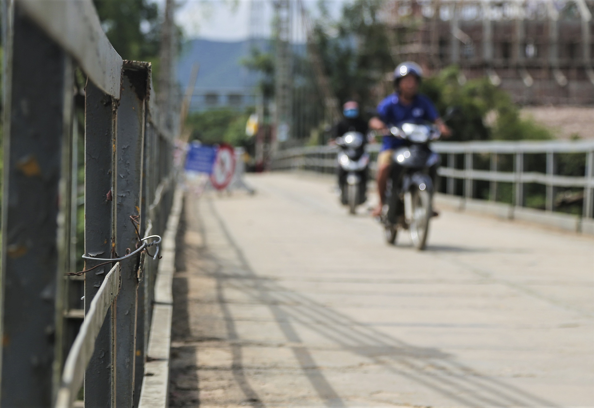 oto roi xuong song anh 8