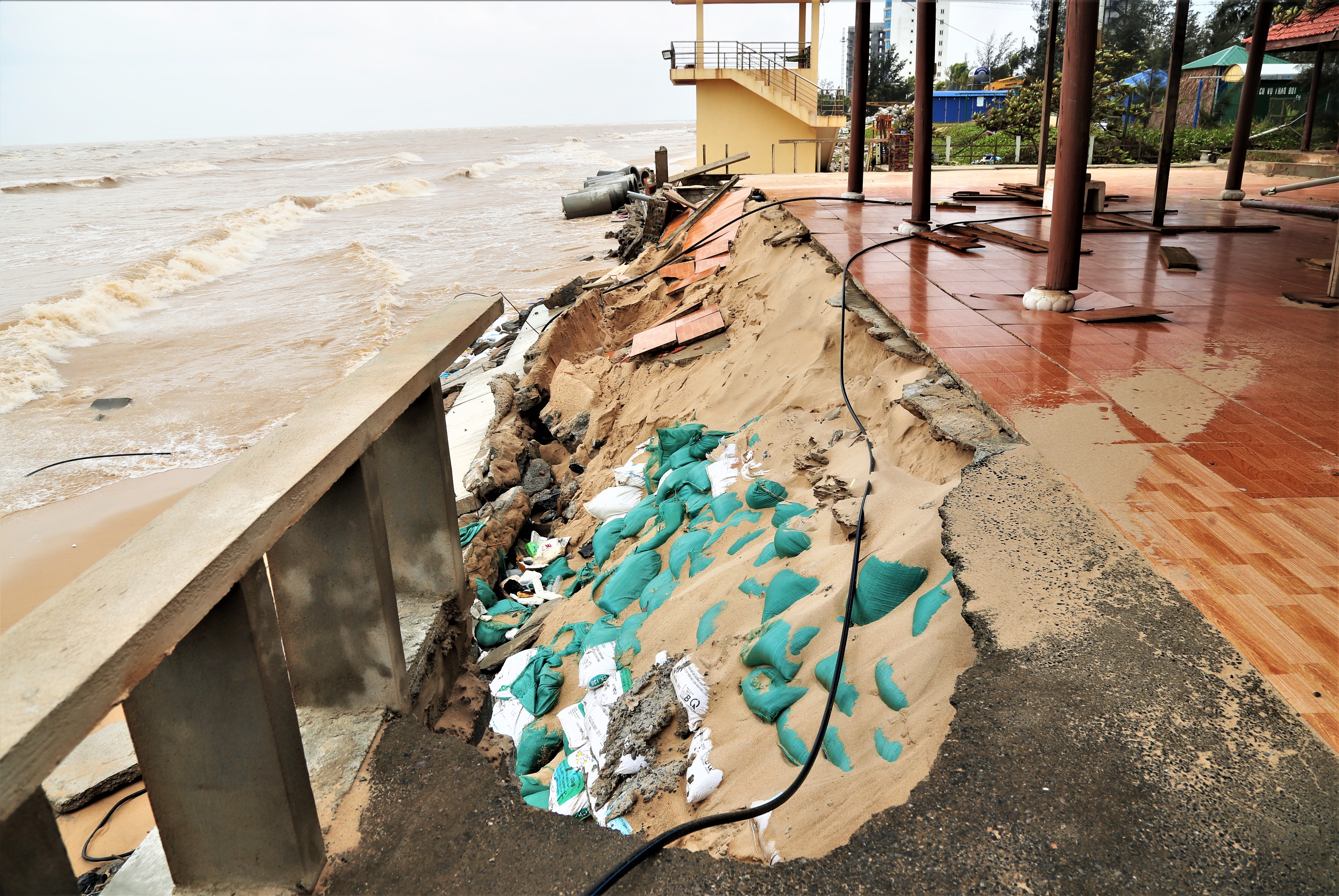 Ke bien 35 ty sat lo do mua lu hinh anh