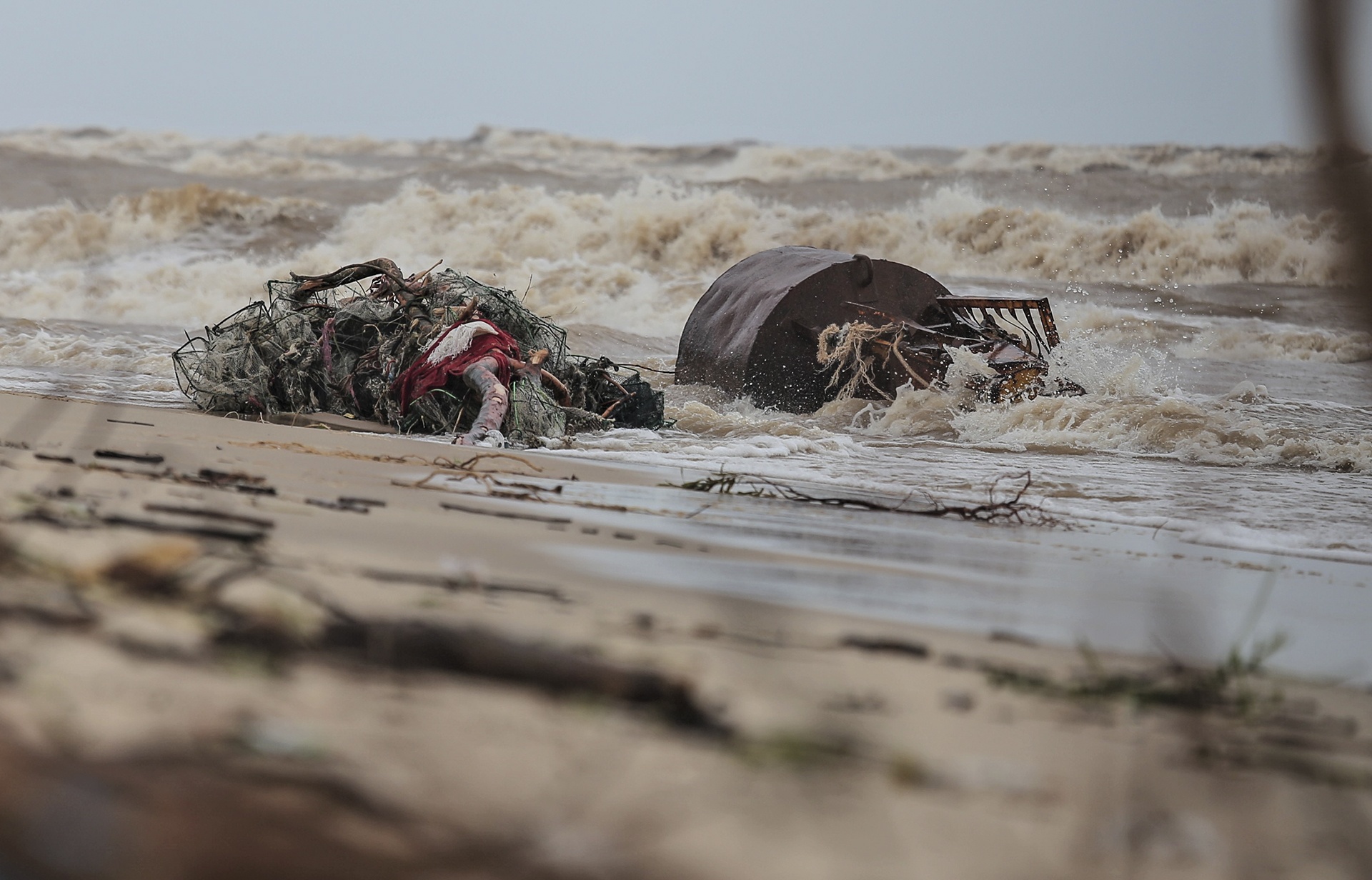 bai bien Nhat Le ngap rac anh 5