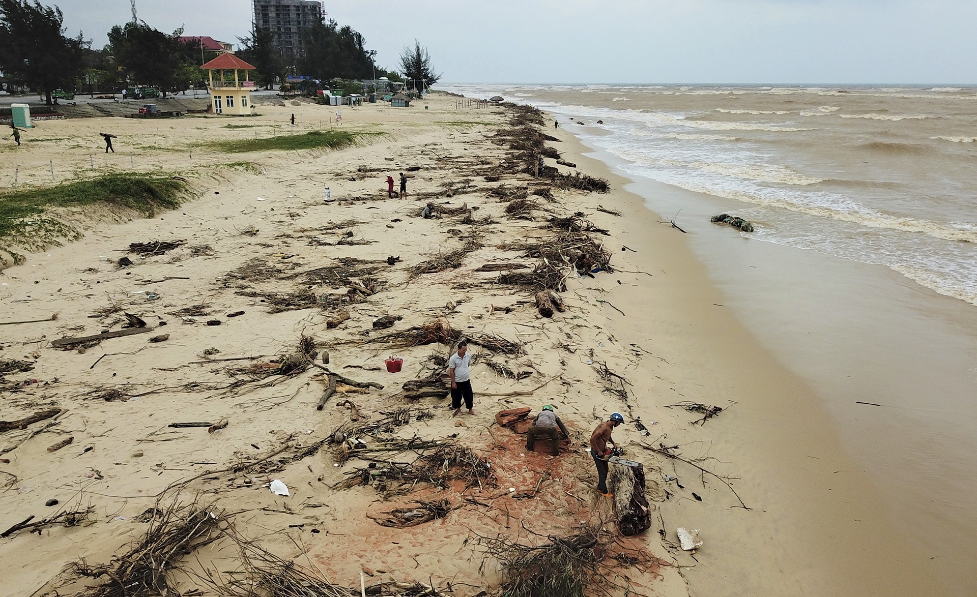 bai bien Nhat Le ngap rac anh 2