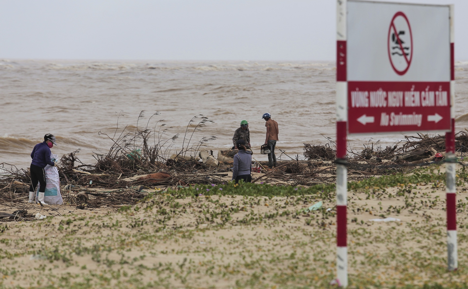 bai bien Nhat Le ngap rac anh 3