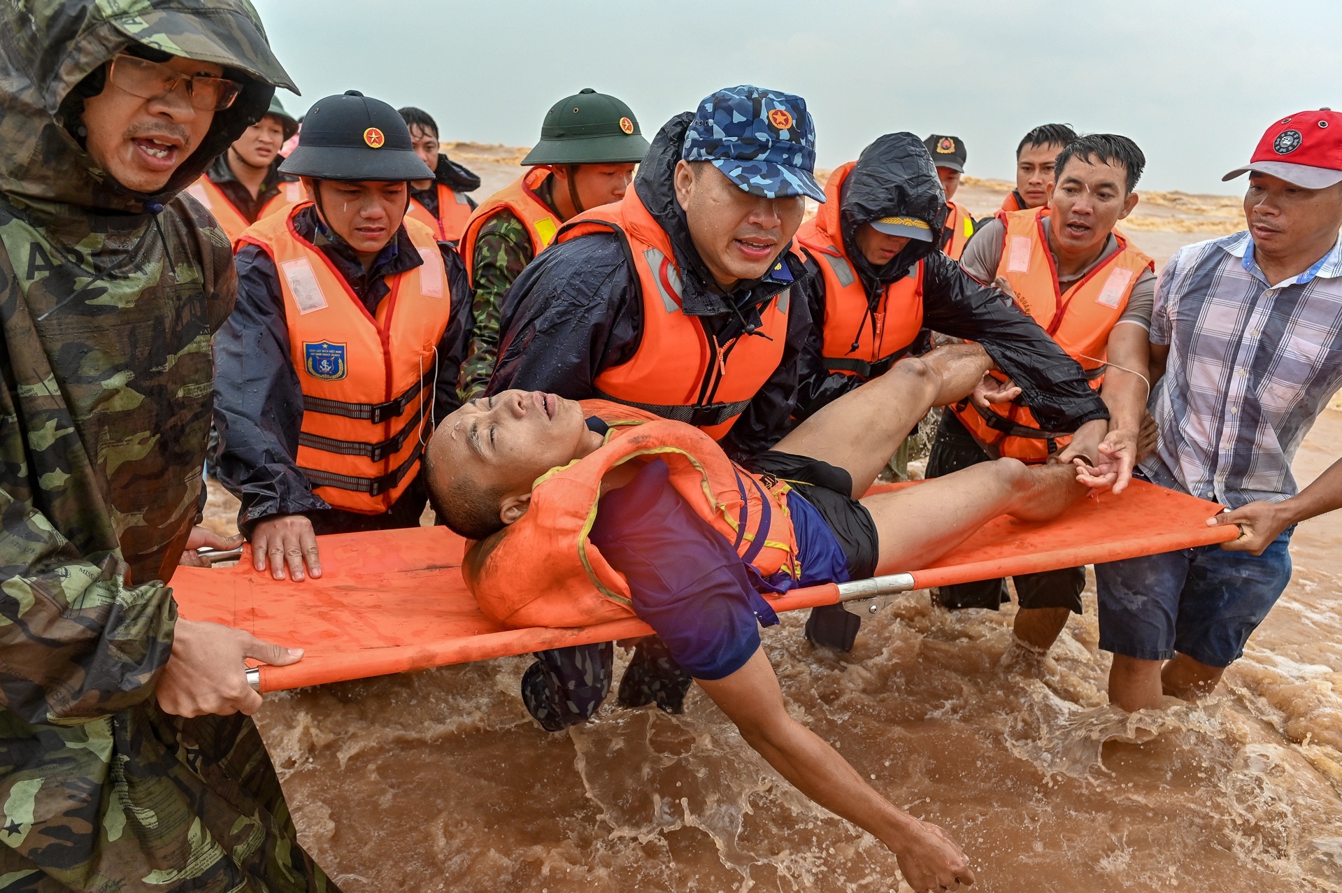 tau gap nan tren bien anh 1