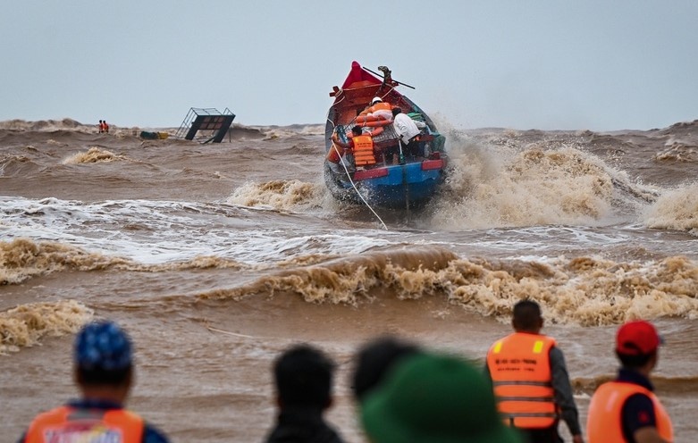 Thuyen truong tau Vietship 01 tu vong hinh anh