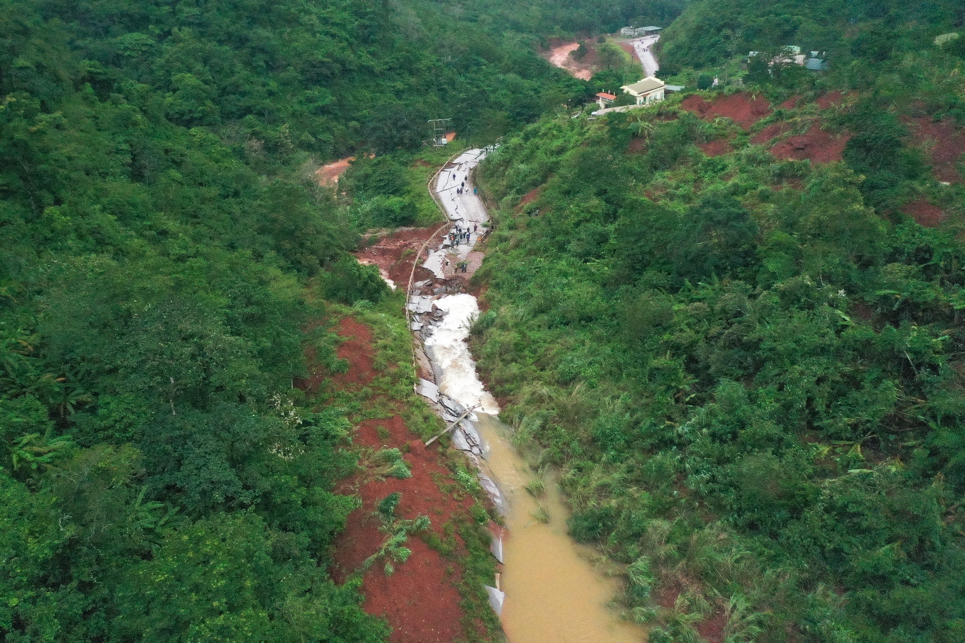 quoc lo 12A nut toac anh 1