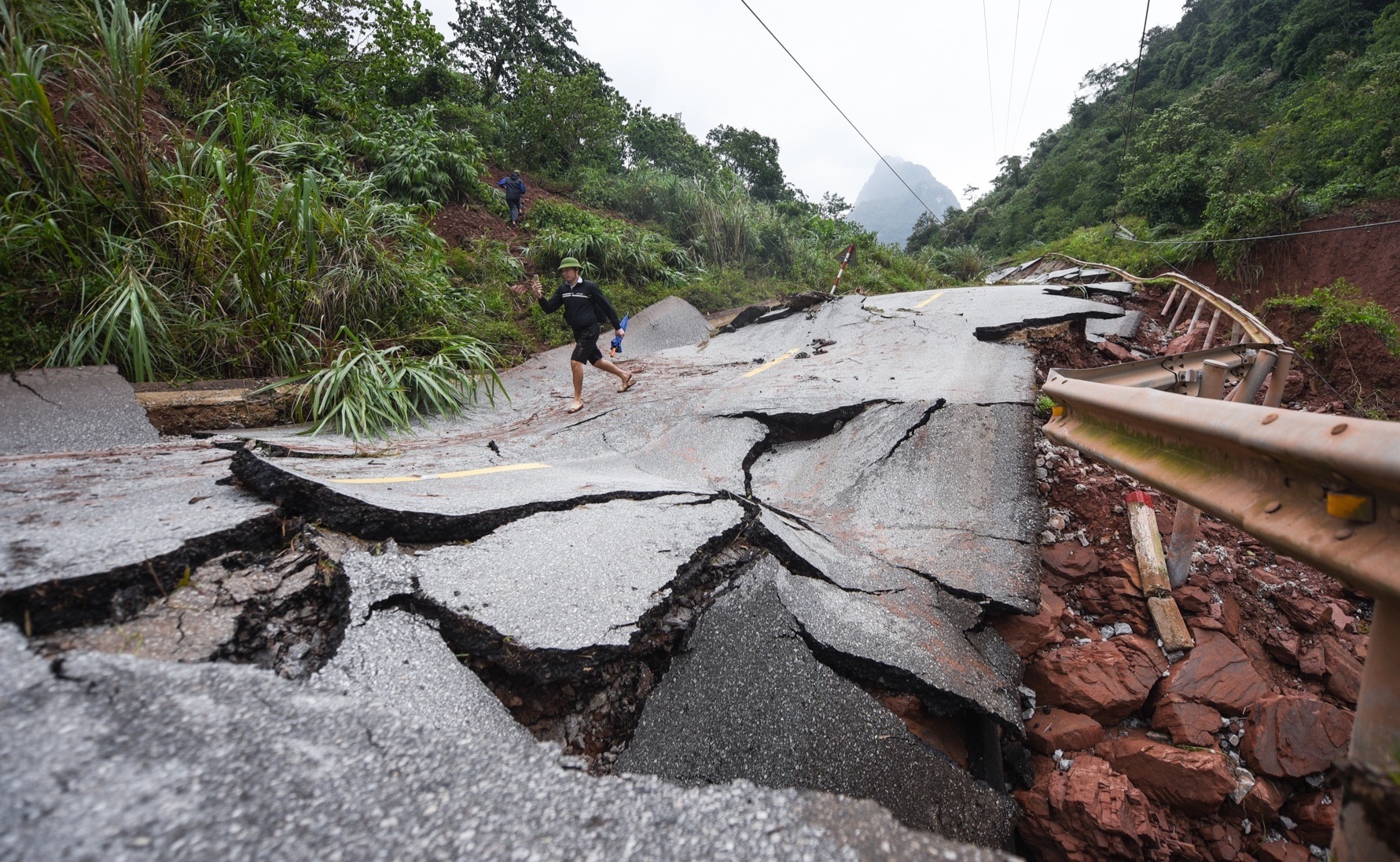 quoc lo 12A nut toac anh 2