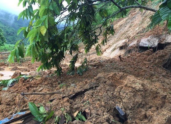 Lo dat khien mot nguoi chet, 3 mat tich hinh anh