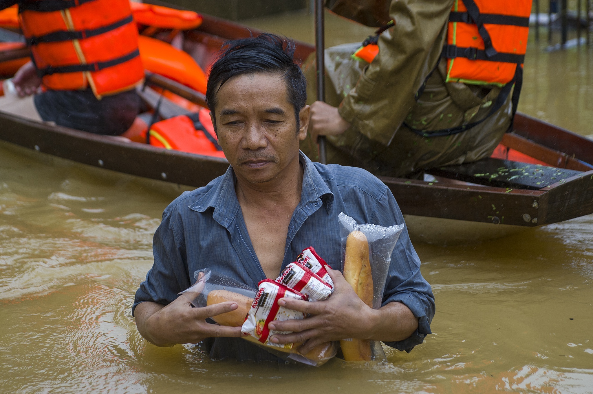 ‘Khong de hang cuu tro noi co, noi khong’ hinh anh