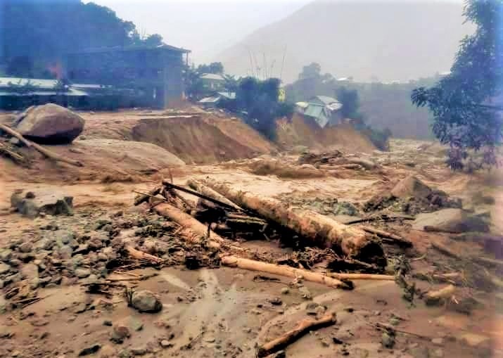 Lo nui, 2 can bo xa bi vui lap hinh anh