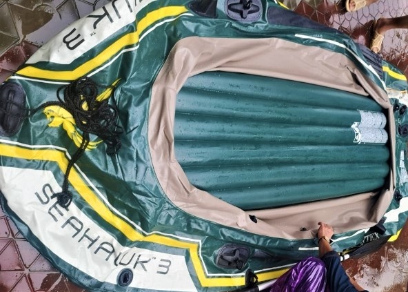 Bat ke chem thung thuyen doan cuu ho hinh anh