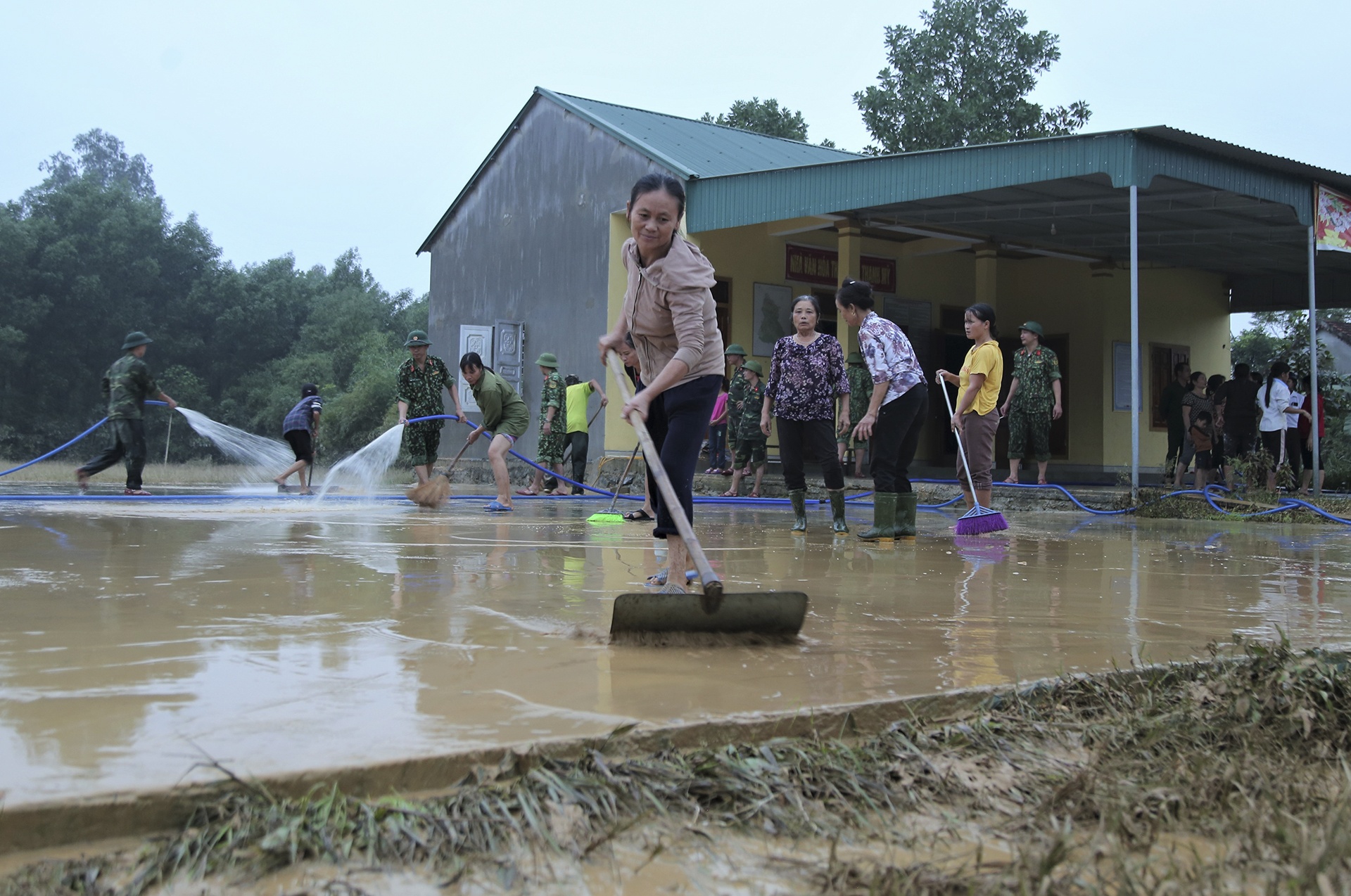 co lap do mua lu anh 13