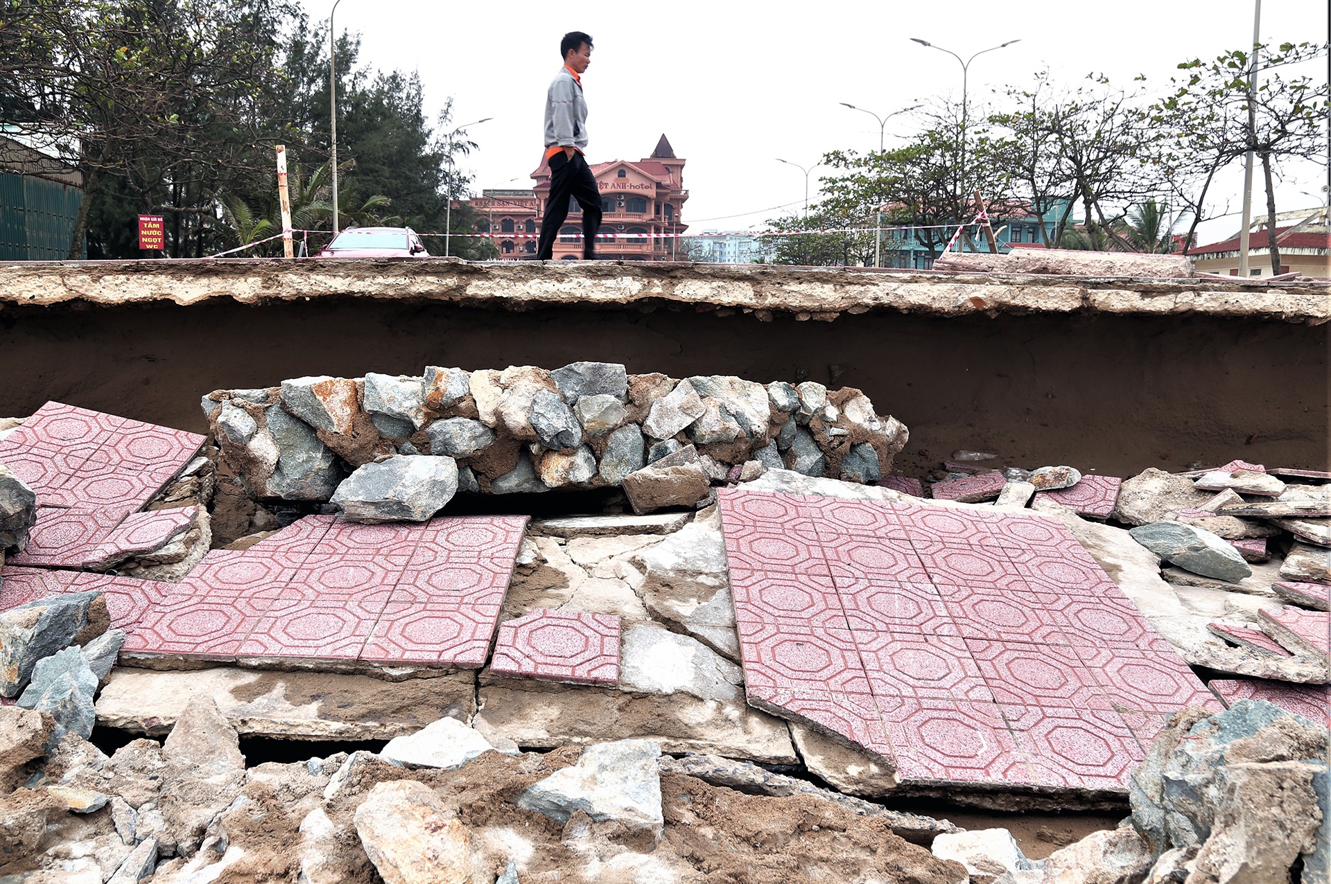 ke bien Cua Lo bi song danh tan anh 5