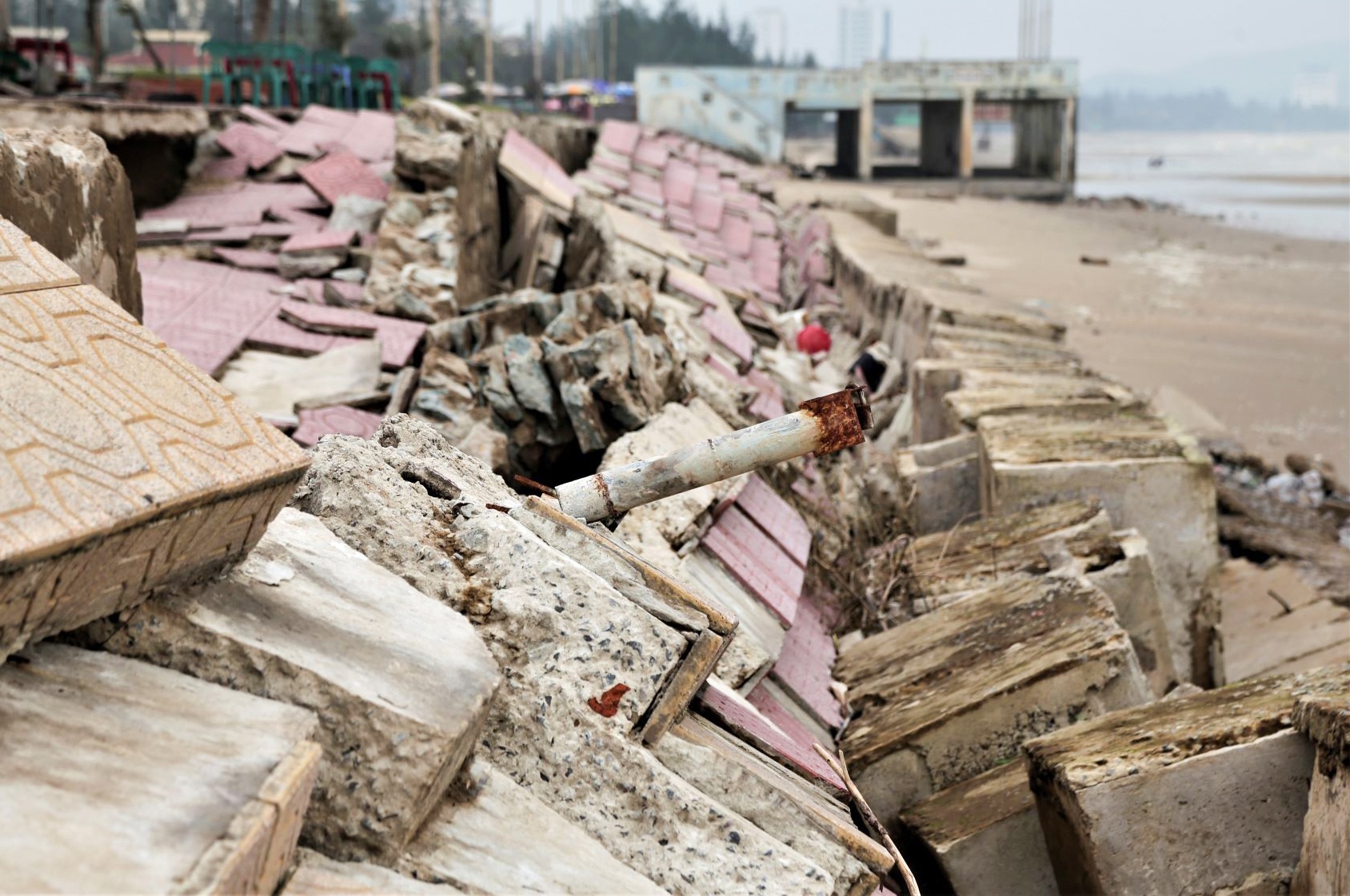 ke bien Cua Lo bi song danh tan anh 6