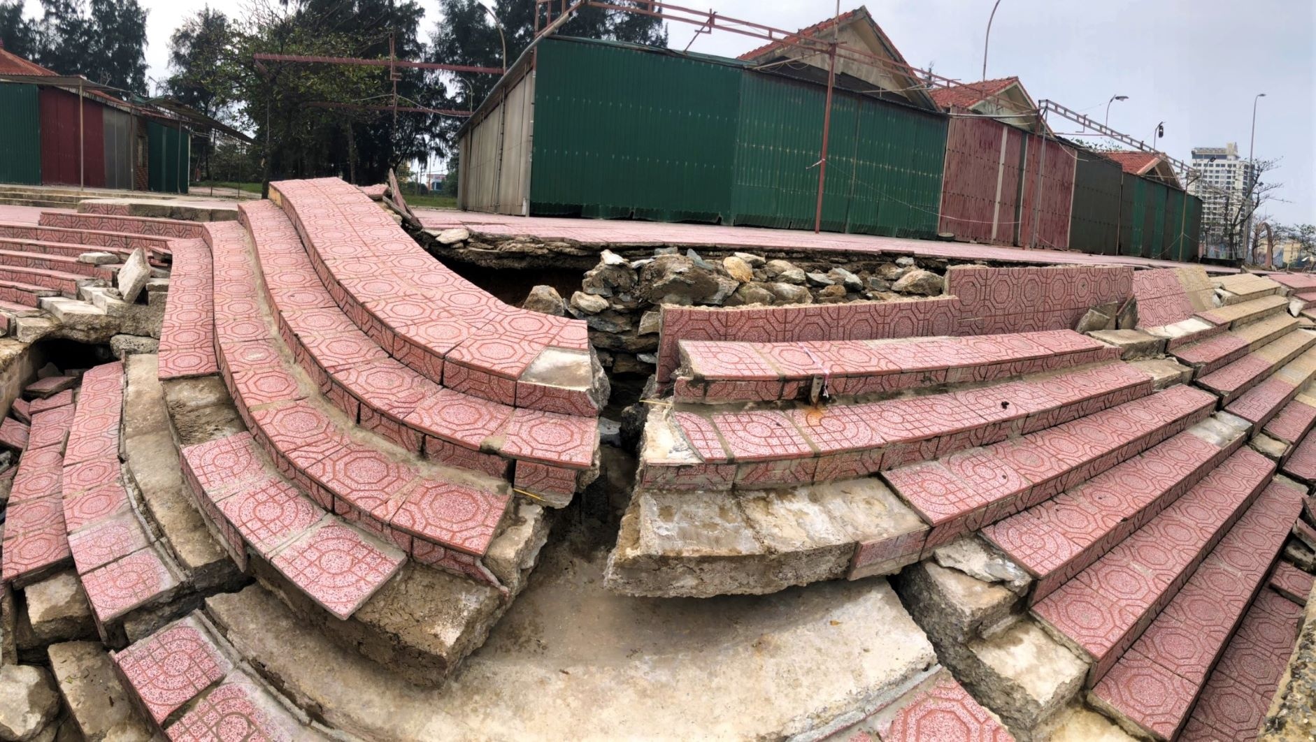 ke bien Cua Lo bi song danh tan anh 1