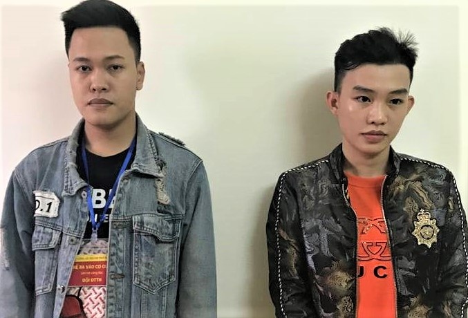 Bat 2 thanh nien lua gan 200 trieu hinh anh