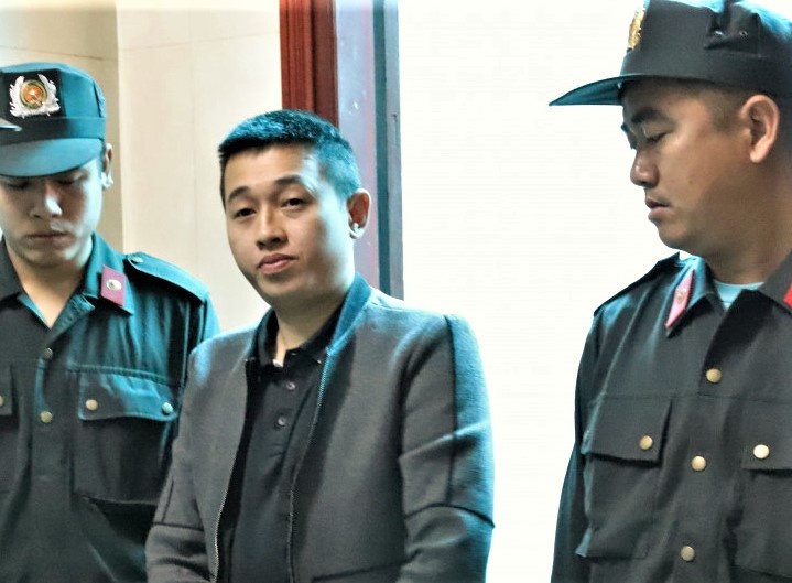 Ban vao nha nguoi vay tien de canh cao hinh anh