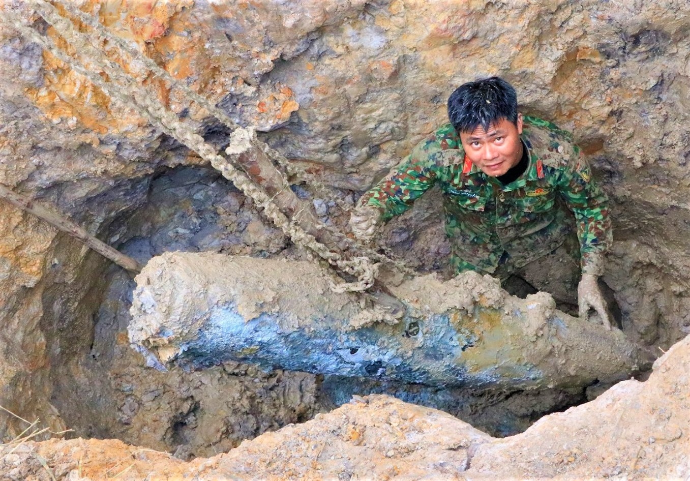 Huy no hai qua bom con nguyen kip hinh anh