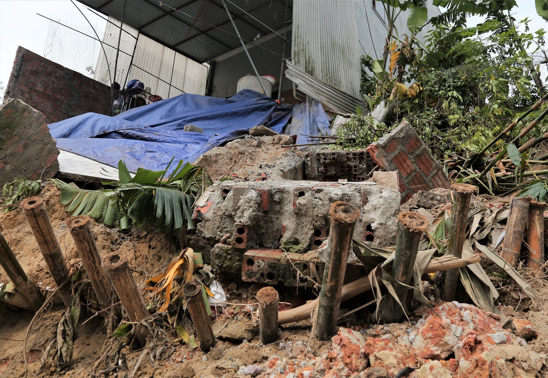 nha dan sut lun doc bo ke anh 5