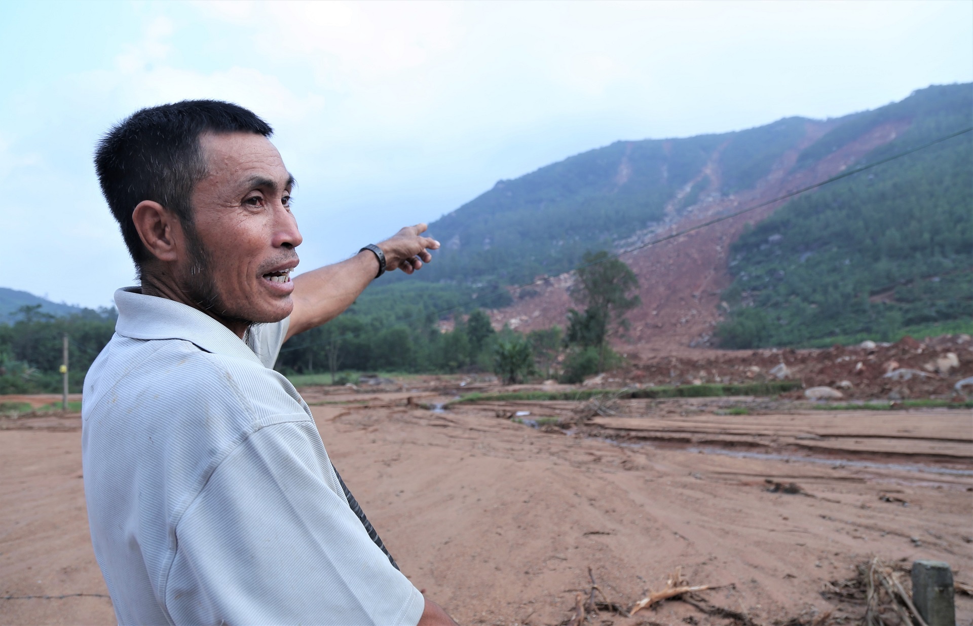 Song thap thom duoi chan nui lo anh 4