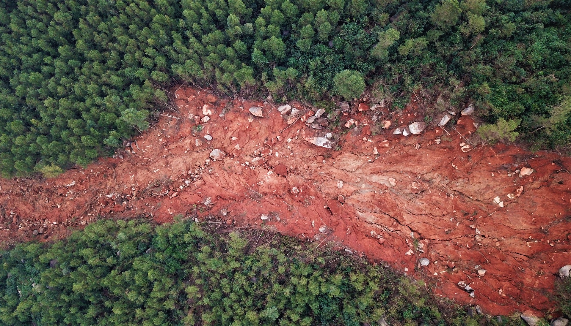 Song thap thom duoi chan nui lo anh 7