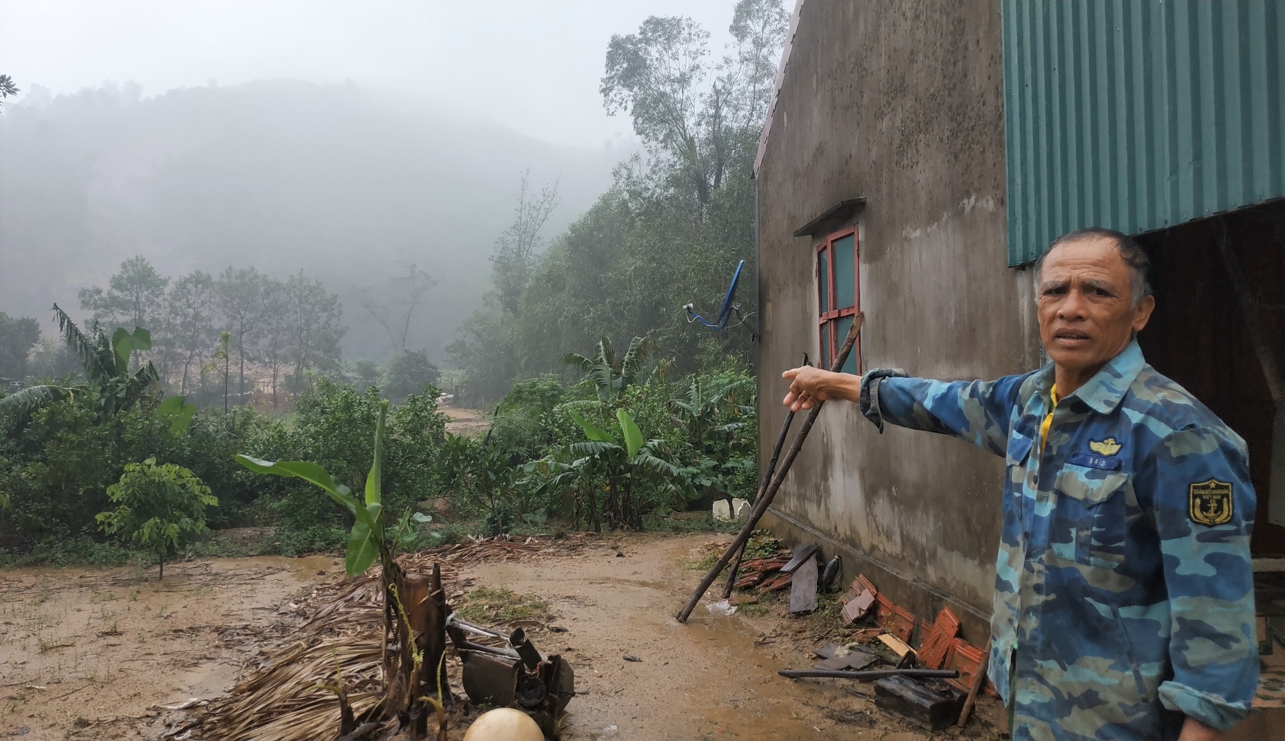 Song thap thom duoi chan nui lo anh 9