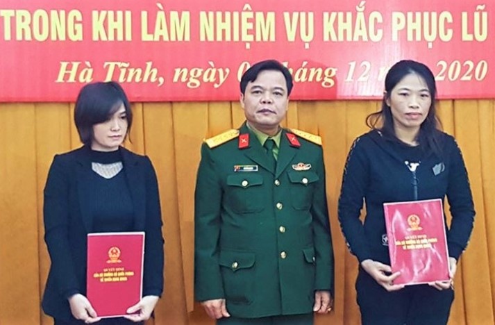 Vo cua 4 liet si Doan 337 duoc nhan vao quan doi hinh anh