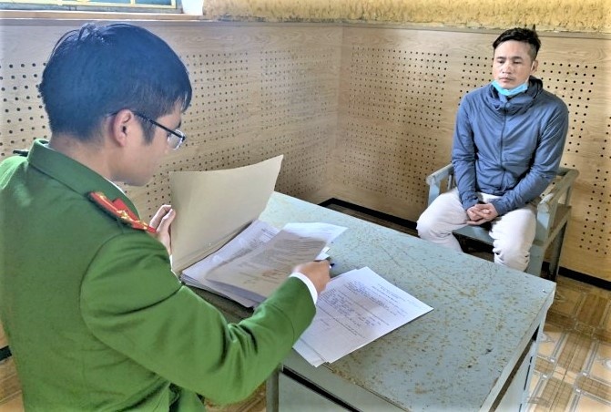 vay no roi chay tron anh 1