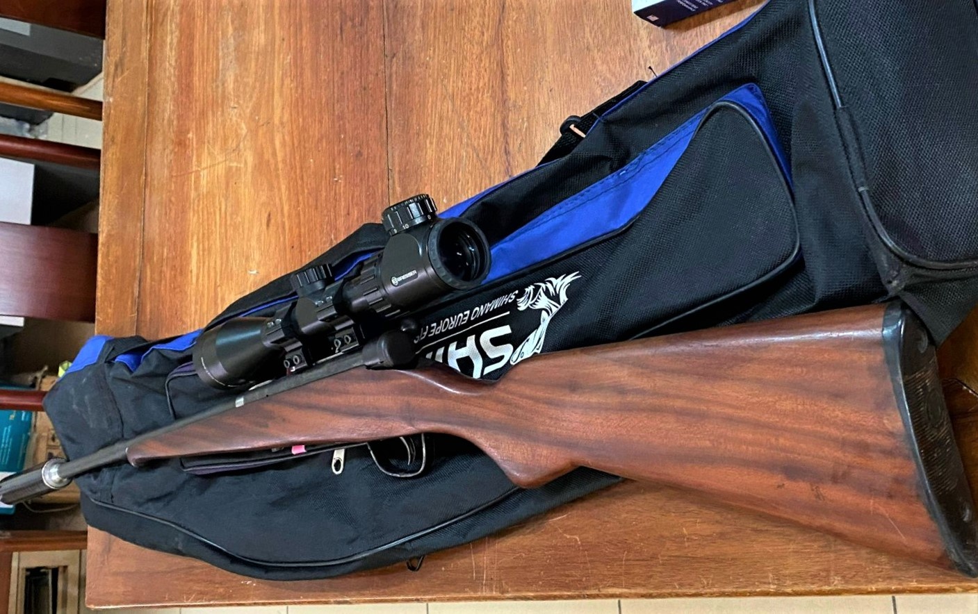 CSGT phat hien sung cung 21 vien dan tren oto hinh anh