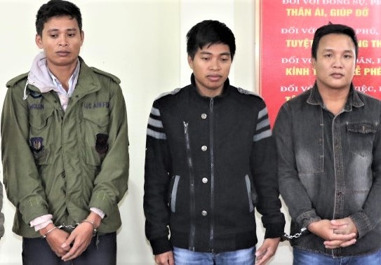 vu xe lao xuong kenh Campuchia anh 1