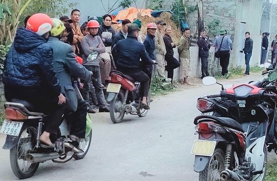 Hang xom ke luc phat hien 2 bo con chet chay trong phong tam hinh anh