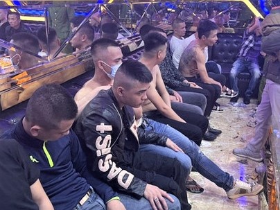 30 nguoi bay lac trong quan karaoke hinh anh