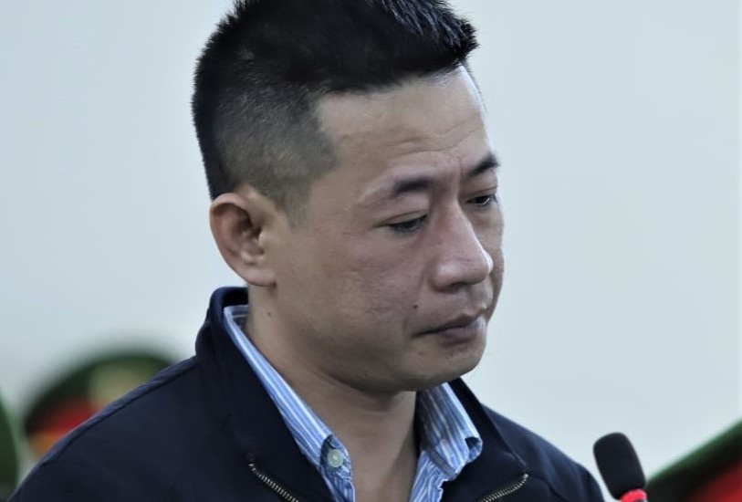 Ke truy sat gia dinh vo cu bat khoc tai toa hinh anh