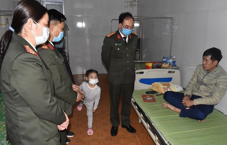 canh sat bi tong xe anh 1