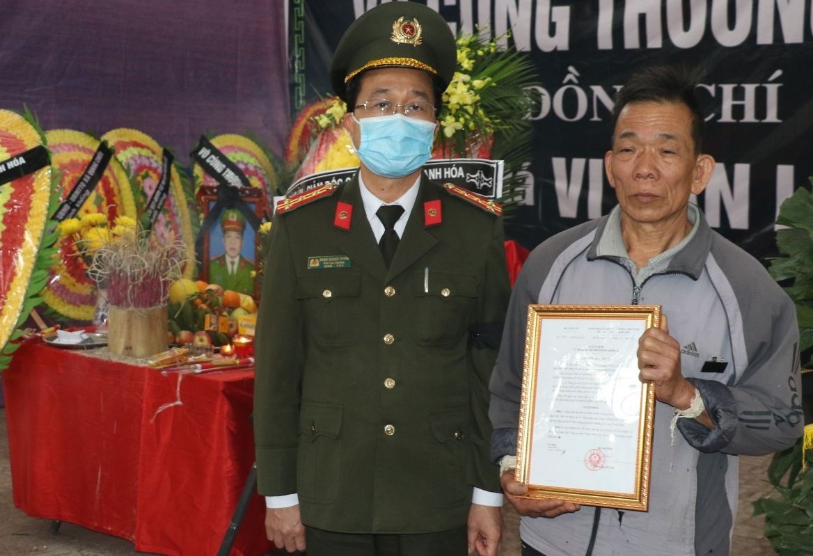 Truy thang cap bac ham cho thieu ta cong an hy sinh khi bat ma tuy hinh anh