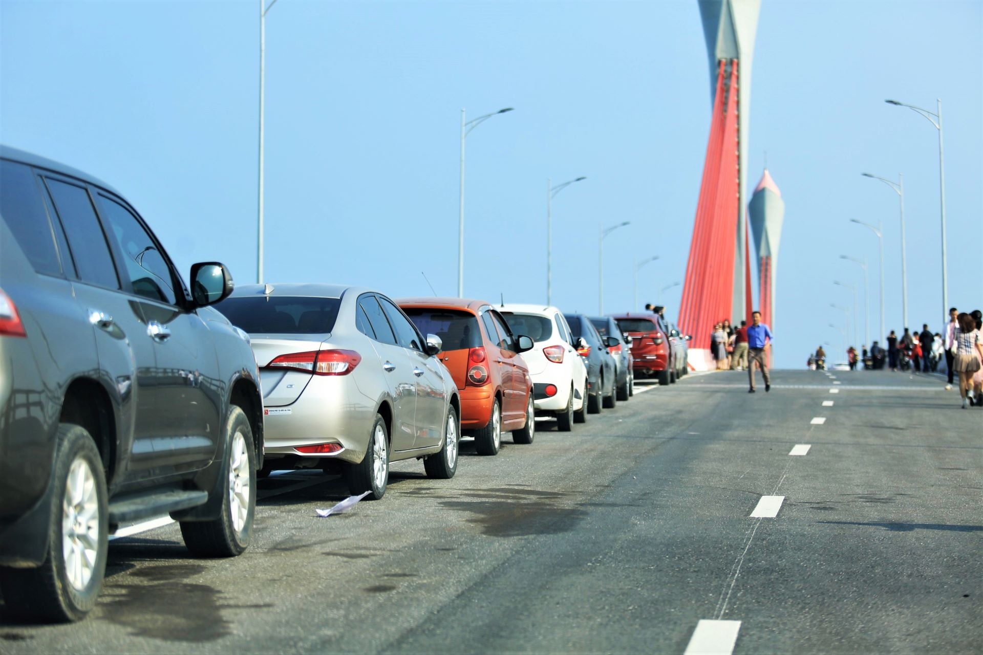 dung tren cau chup anh anh 3