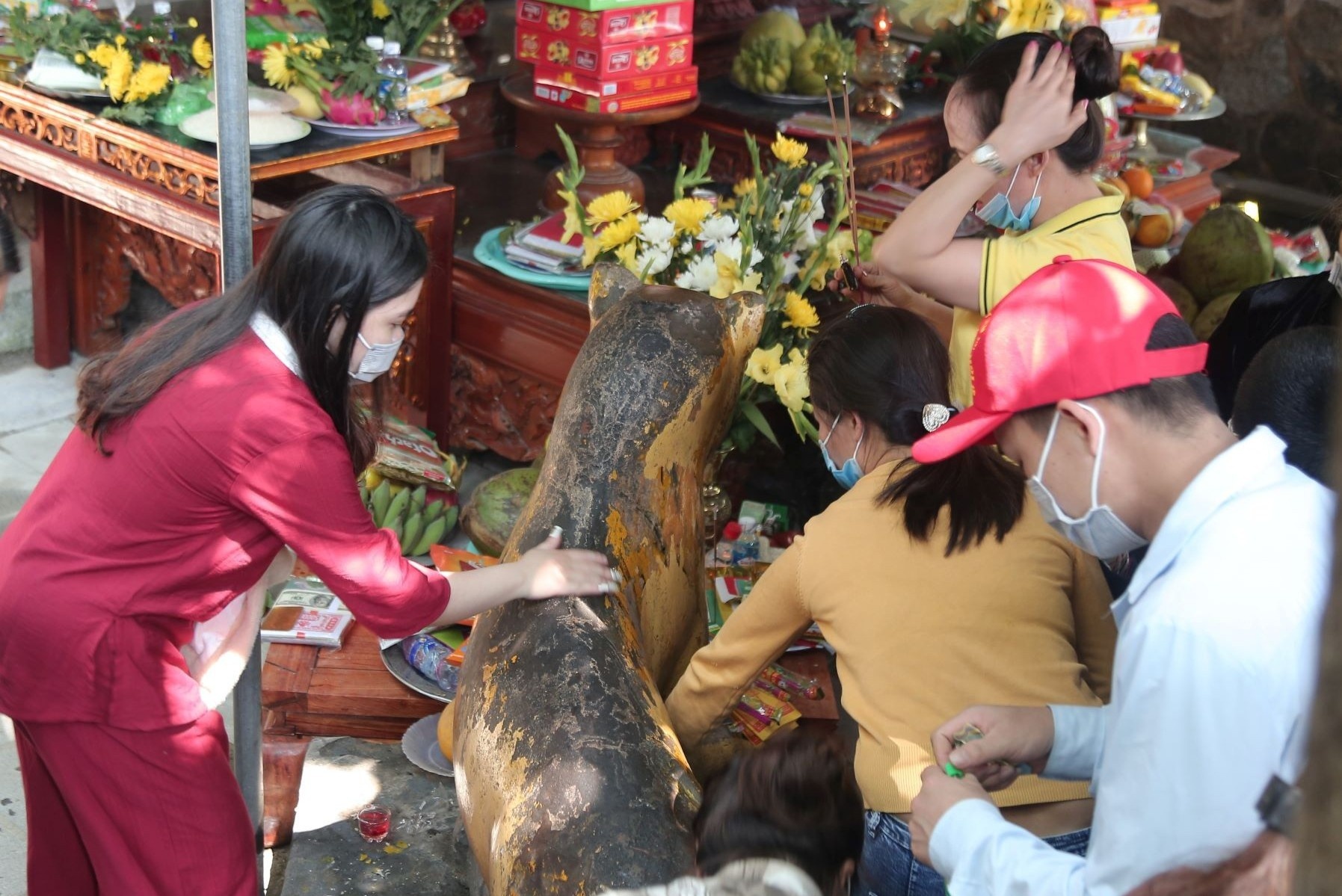 Tai dien canh xuc dau tuong ho o chua Huong Tich hinh anh