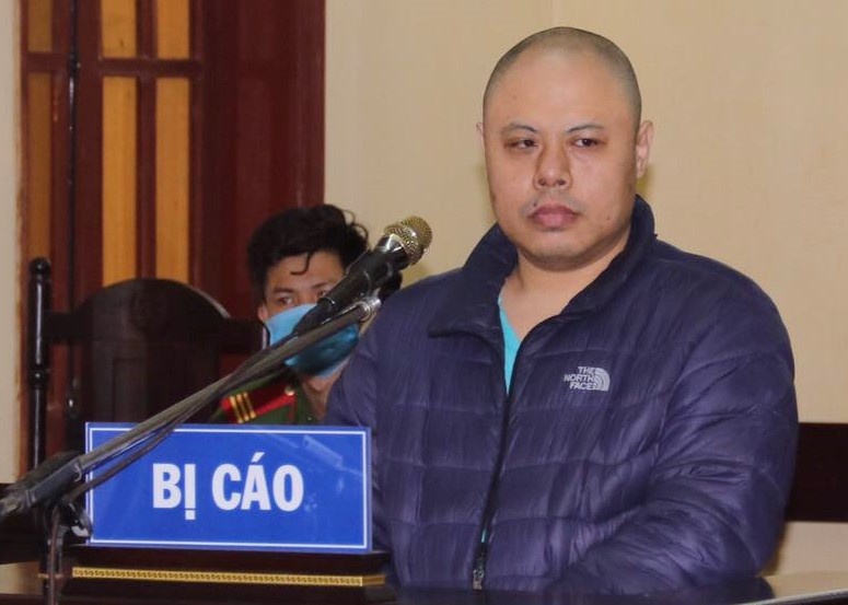 Mang an 12 nam tu vi lua va trom oto hinh anh