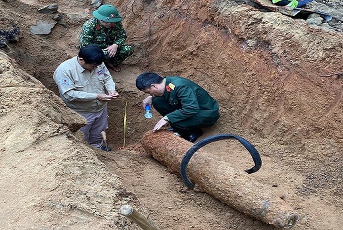 Huy no qua bom con nguyen kip no hinh anh