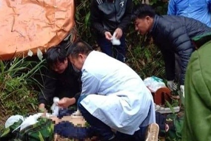 Oto lao xuong vuc, can bo thanh tra huyen tu vong hinh anh