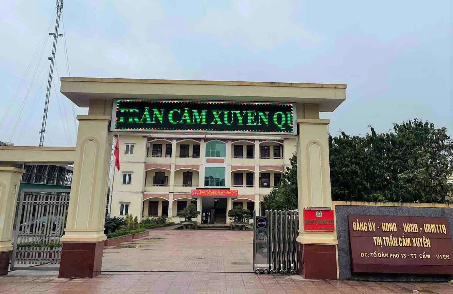 Chu tich UBND thi tran bi chuyen viec vi vi pham dao duc loi song hinh anh