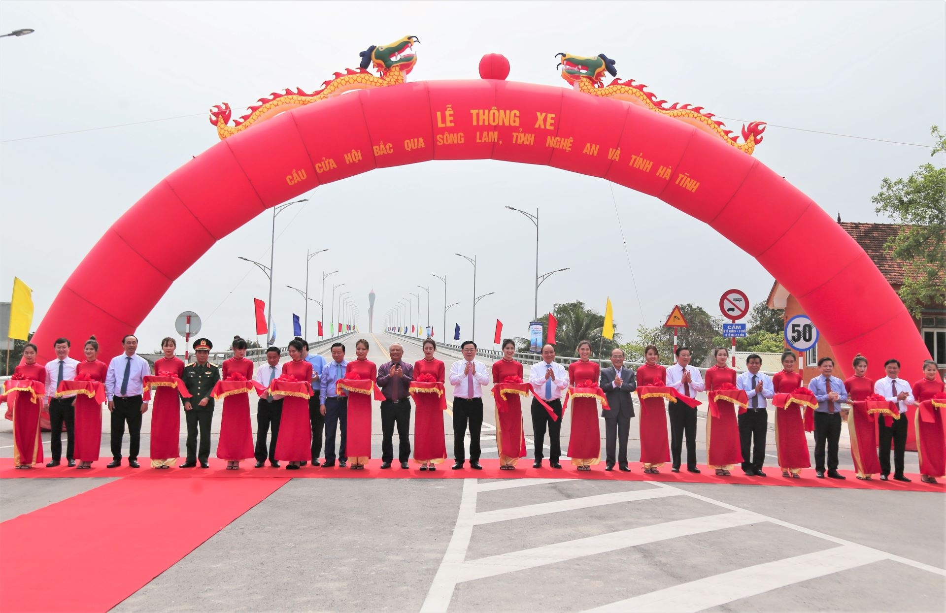 cau Cua Hoi bac qua song Lam anh 1