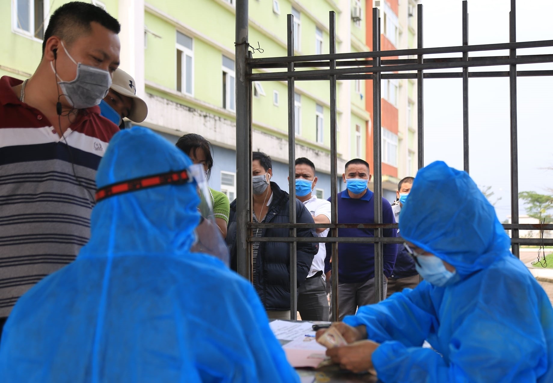 Nam thanh nien chet trong khu cach ly hinh anh