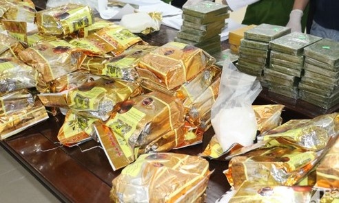 Xe Ford Everest cho 230 kg ma tuy hinh anh