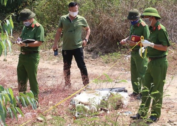 Thi the nam gioi phan huy trong rung hinh anh