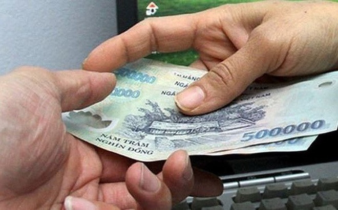 Canh cao dai uy cong an bi to ‘voi tien’ nguoi vi pham hinh anh