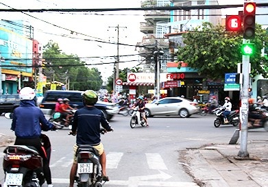 Truy tim tai xe oto tong chet nguoi dung den do roi bo tron hinh anh