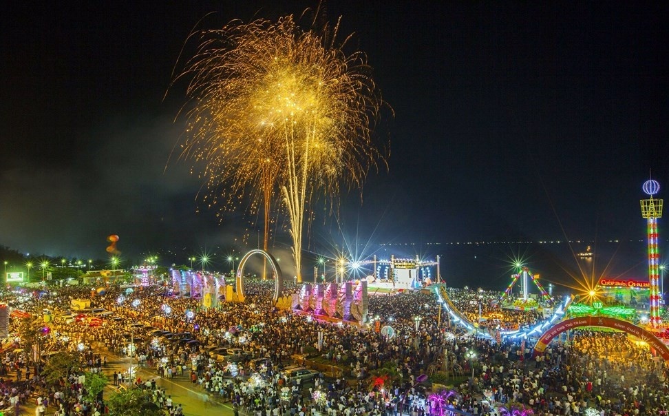 Nhieu tinh ban phao hoa tam thap dip le 30/4 hinh anh