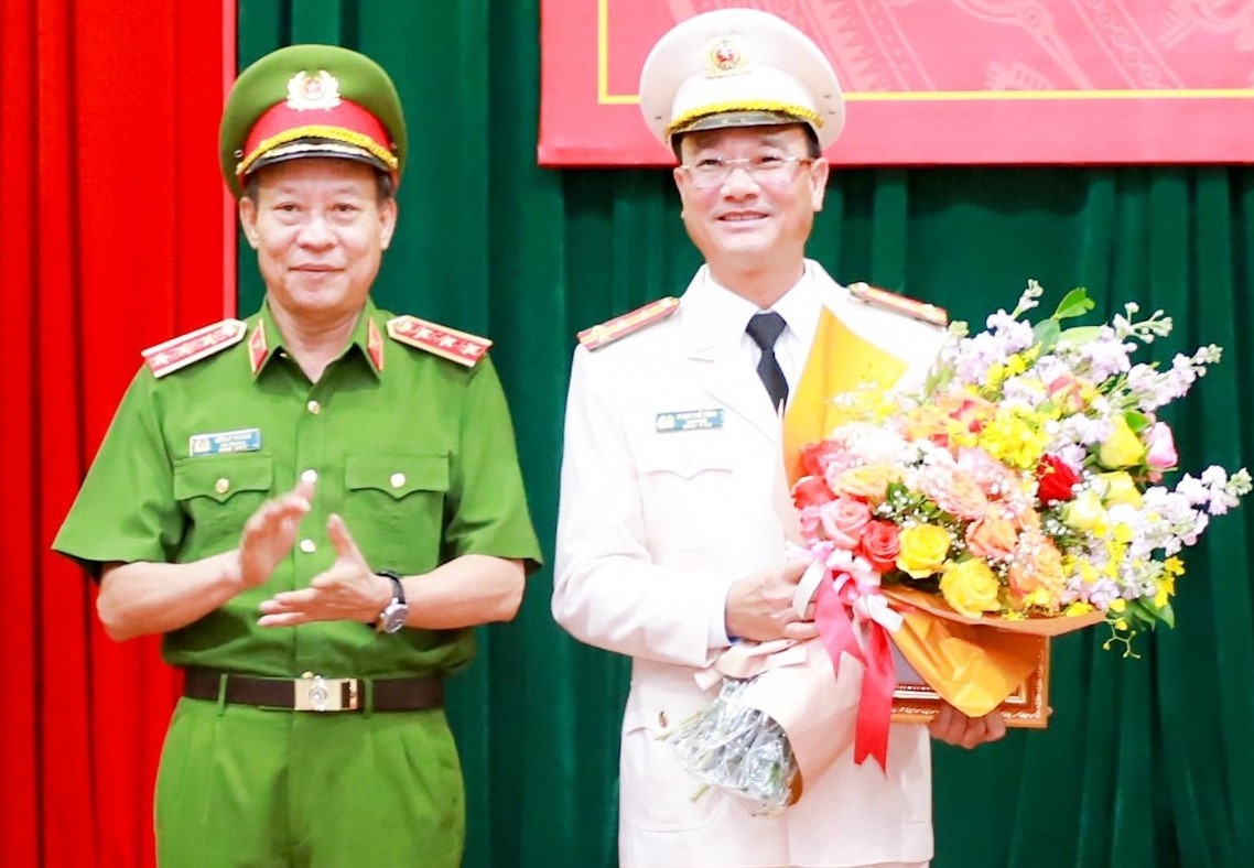 Dai ta Pham The Tung lam Giam doc Cong an tinh Nghe An hinh anh