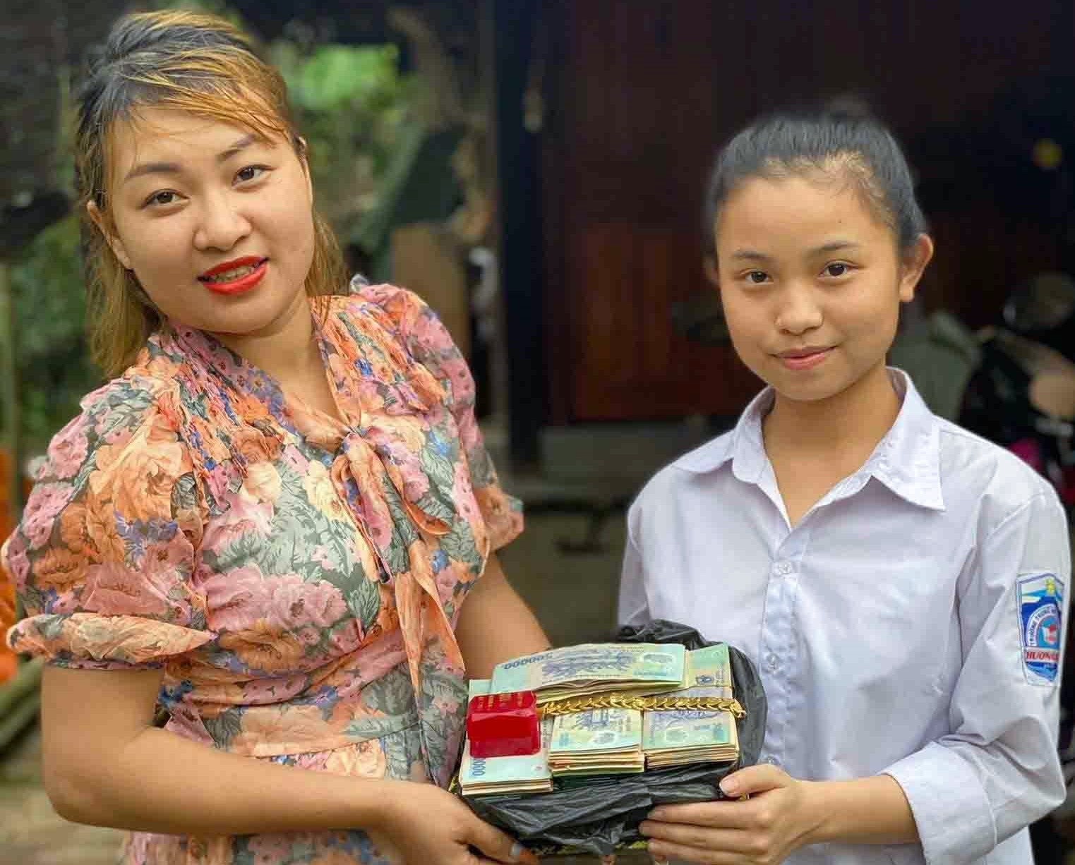 Nu sinh tra lai gan 500 trieu dong cho nguoi danh roi hinh anh