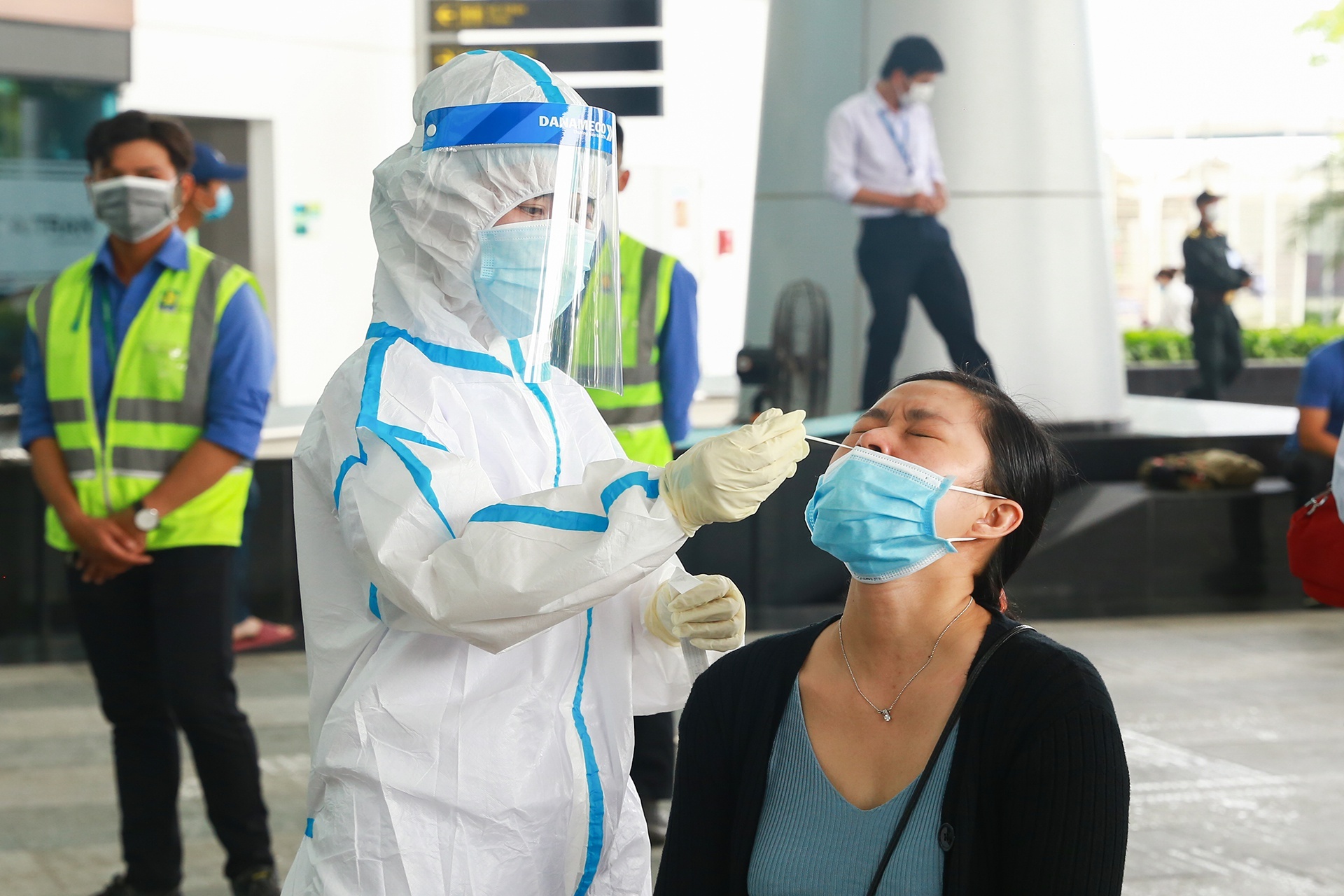 ca mac Covid-19 di nhieu noi anh 1